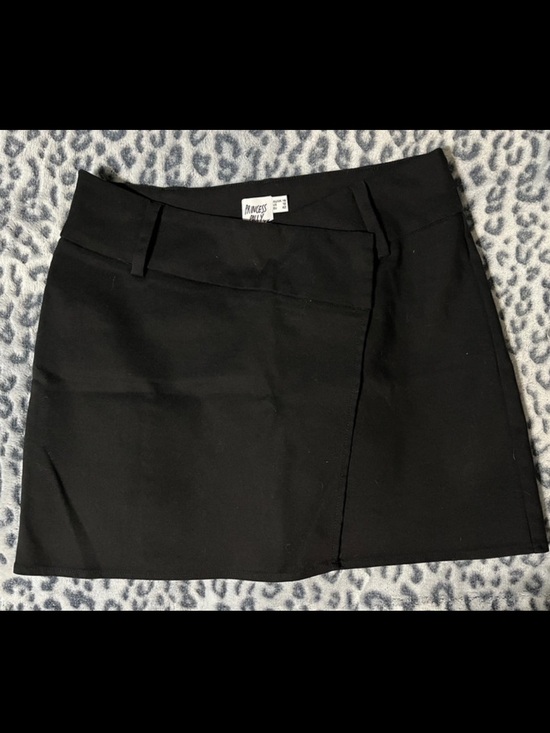 Princess Polly Dresses & Skirts - Princess Polly Asymmetrical Skirt